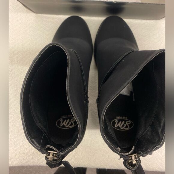 Sears Ladies 7.5 Black  heel Bootie - Picture 6 of 8